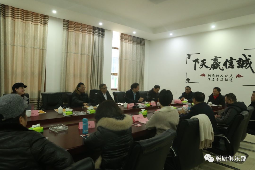 「2020農(nóng)業(yè)大咖圓桌會(huì)」 在瀏陽市兩型產(chǎn)業(yè)園聰廚舉行 「2020農(nóng)業(yè)大咖圓桌會(huì)」 在瀏陽市兩型產(chǎn)業(yè)園聰廚舉行