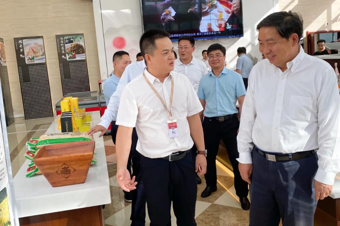 司法部副部長(zhǎng)熊選國(guó)率國(guó)務(wù)院農(nóng)民工工作督察組蒞臨聰廚食品督查指導(dǎo)工作 司法部副部長(zhǎng)熊選國(guó)率國(guó)務(wù)院農(nóng)民工工作督察組蒞臨聰廚食品督查指導(dǎo)工作