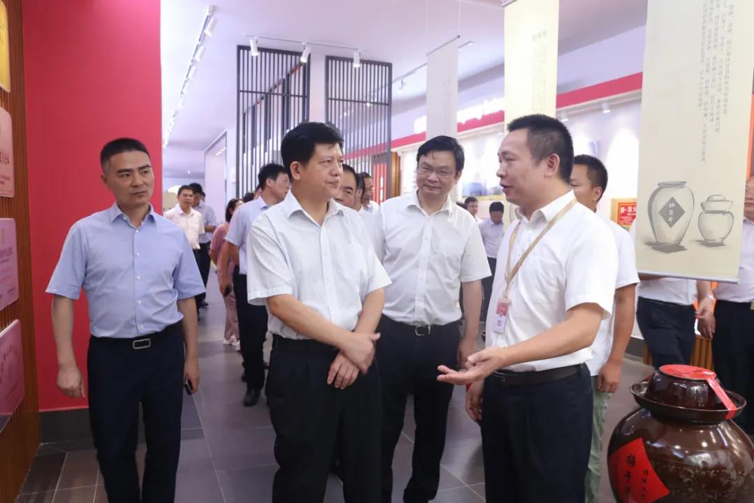 湖南省農(nóng)村農(nóng)業(yè)廳廳長袁延文等領(lǐng)導(dǎo)蒞臨聰廚食品觀摩指導(dǎo) 湖南省農(nóng)村農(nóng)業(yè)廳廳長袁延文等領(lǐng)導(dǎo)蒞臨聰廚食品觀摩指導(dǎo)