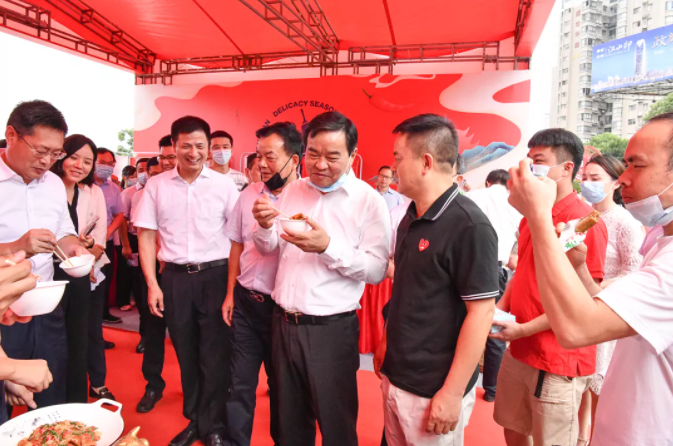 “味道湖南”美食季正式“開吃”| 聰廚扣肉獲省長(zhǎng)盛贊 “味道湖南”美食季正式“開吃”| 聰廚扣肉獲省長(zhǎng)盛贊