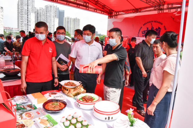 “味道湖南”美食季正式“開吃”| 聰廚扣肉獲省長(zhǎng)盛贊 “味道湖南”美食季正式“開吃”| 聰廚扣肉獲省長(zhǎng)盛贊